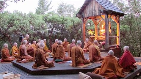  Unfolding Enlightenment: A Journey into Thai Theravada Buddhism